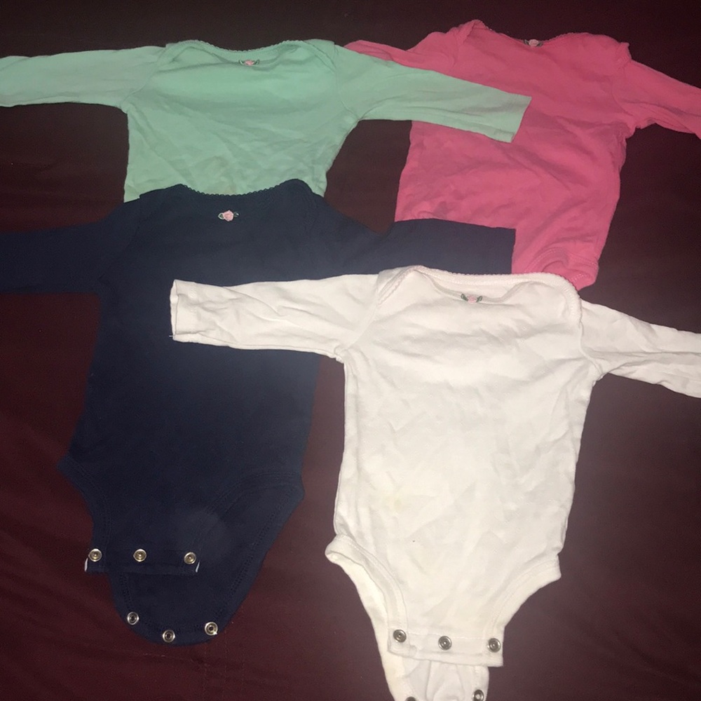 Long sleeves different color onesies
